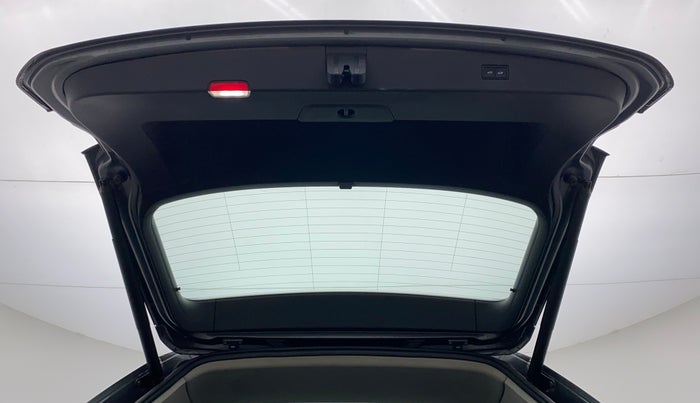 2018 Volkswagen TIGUAN HIGHLINE A/T, Diesel, Automatic, 76,254 km, Boot Door Open
