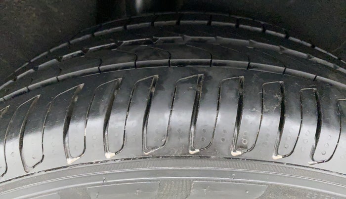 2018 Volkswagen TIGUAN HIGHLINE A/T, Diesel, Automatic, 76,254 km, Right Rear Tyre Tread