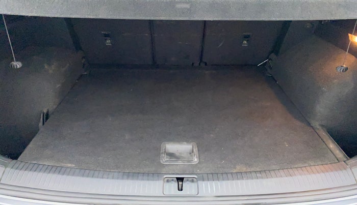 2018 Volkswagen TIGUAN HIGHLINE A/T, Diesel, Automatic, 76,254 km, Boot Inside