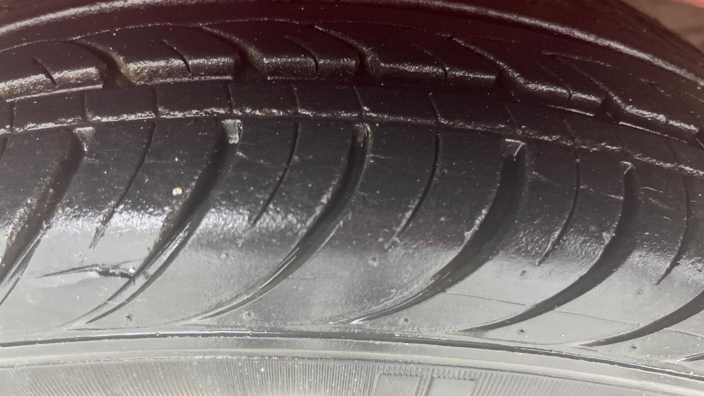 2017 Hyundai Eon SPORTZ, Petrol, Manual, 10,539 km, Left Front Tyre Tread