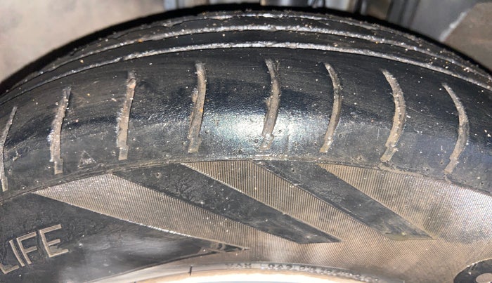 2019 Renault TRIBER RXT, Petrol, Manual, 68,142 km, Left Front Tyre Tread