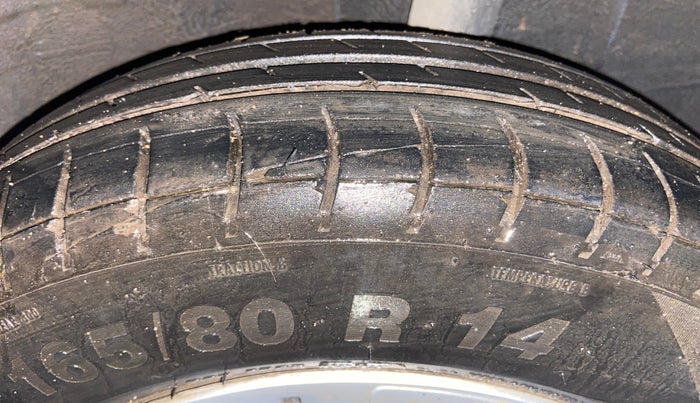 2019 Renault TRIBER RXT, Petrol, Manual, 68,142 km, Left Rear Tyre Tread