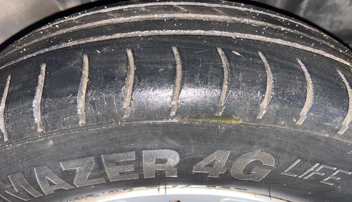 2019 Renault TRIBER RXT, Petrol, Manual, 68,142 km, Right Front Tyre Tread