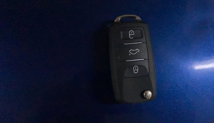 2019 Renault TRIBER RXT, Petrol, Manual, 68,142 km, Key Close Up