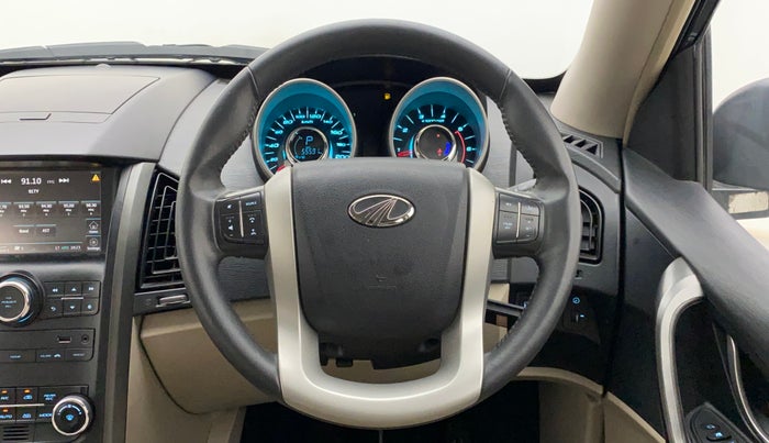 2016 Mahindra XUV500 W10 AWD AT, Diesel, Automatic, 55,591 km, Steering Wheel Close Up