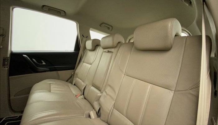 2016 Mahindra XUV500 W10 AWD AT, Diesel, Automatic, 55,591 km, Right Side Rear Door Cabin