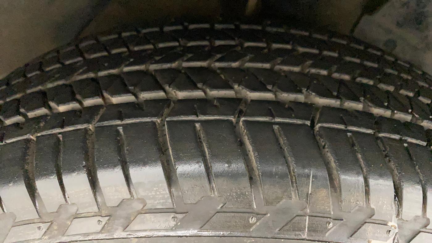 2016 Mahindra XUV500 W10 AWD AT, Diesel, Automatic, 55,591 km, Right Front Tyre Tread
