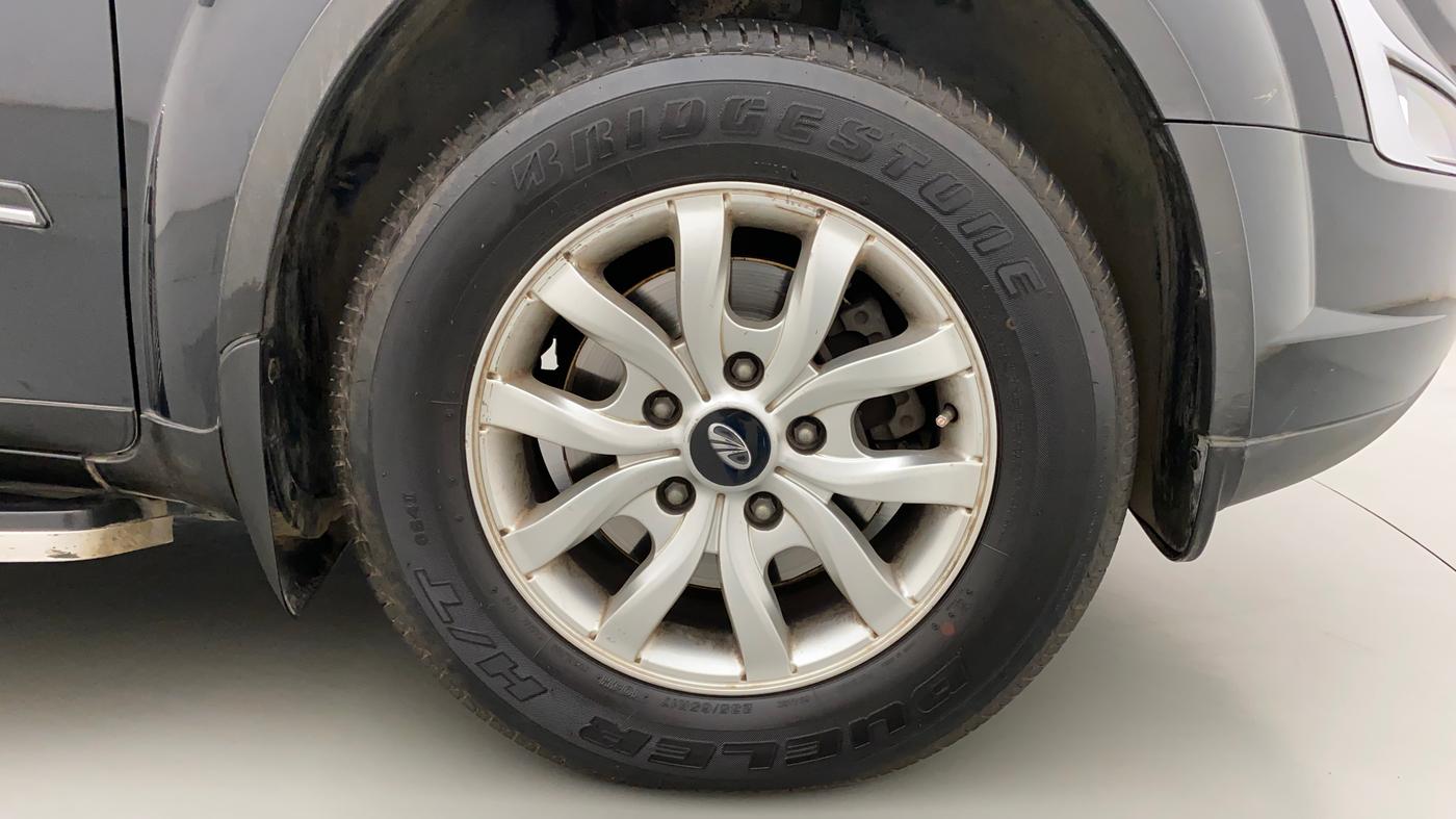 2016 Mahindra XUV500 W10 AWD AT, Diesel, Automatic, 55,591 km, Right Front Wheel