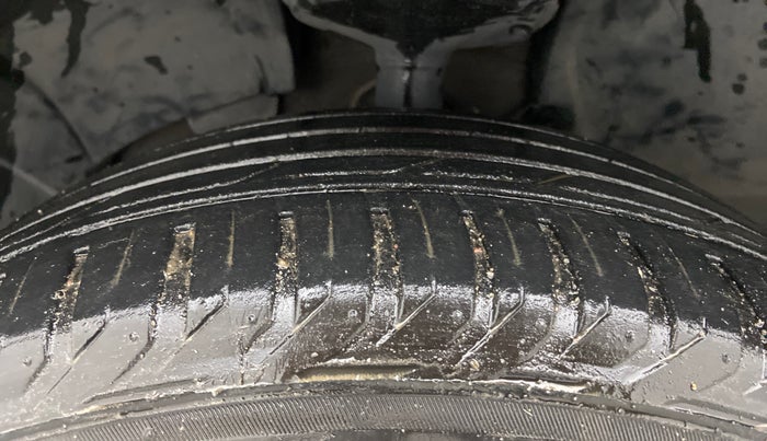 2015 Renault Duster 85 PS RXL PLUS DIESEL, Diesel, Manual, 91,482 km, Left Front Tyre Tread