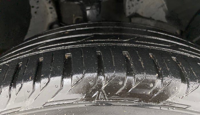 2015 Renault Duster 85 PS RXL PLUS DIESEL, Diesel, Manual, 91,482 km, Right Front Tyre Tread