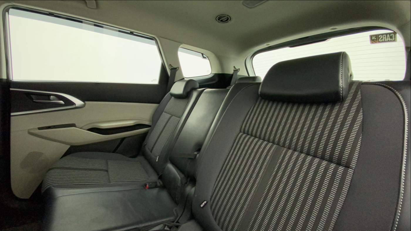 2022 KIA CARENS PRESTIGE PLUS 1.4 PETROL 7 STR, Petrol, Manual, 17,567 km, Right Side Rear Door Cabin