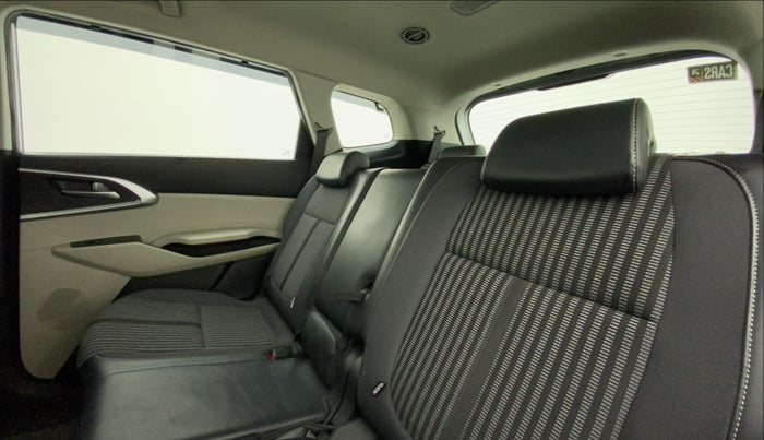 2022 KIA CARENS PRESTIGE PLUS 1.4 PETROL 7 STR, Petrol, Manual, 17,567 km, Right Side Rear Door Cabin