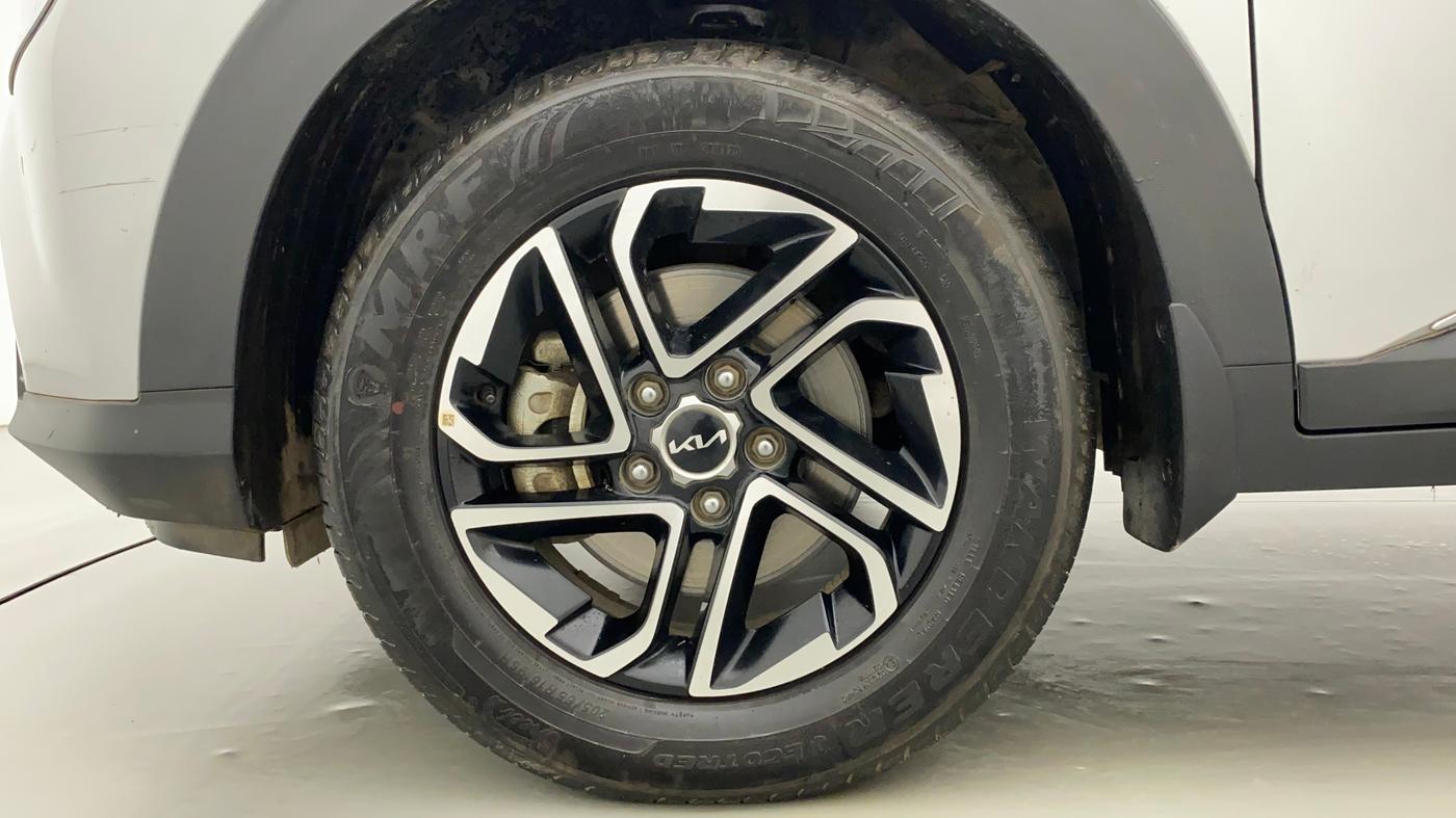 2022 KIA CARENS PRESTIGE PLUS 1.4 PETROL 7 STR, Petrol, Manual, 17,567 km, Left Front Wheel