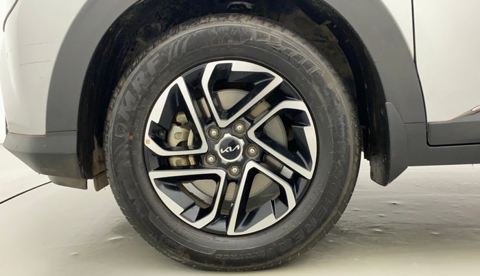 2022 KIA CARENS PRESTIGE PLUS 1.4 PETROL 7 STR, Petrol, Manual, 17,567 km, Left Front Wheel