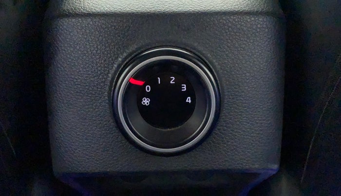 2022 KIA CARENS PRESTIGE PLUS 1.4 PETROL 7 STR, Petrol, Manual, 17,567 km, Rear AC Temperature Control