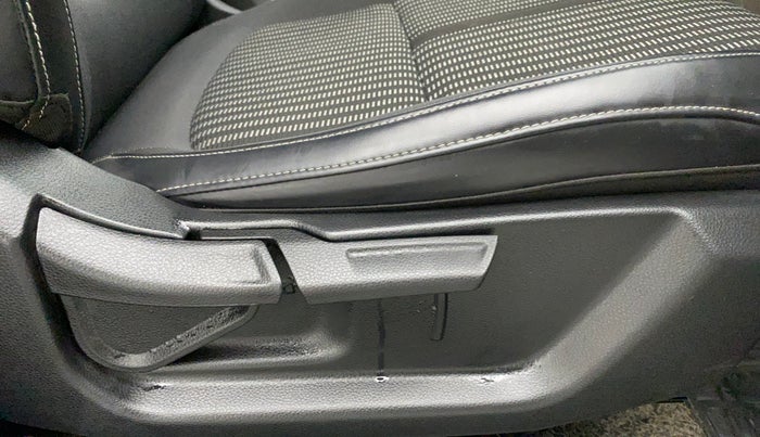 2022 KIA CARENS PRESTIGE PLUS 1.4 PETROL 7 STR, Petrol, Manual, 17,567 km, Driver Side Adjustment Panel