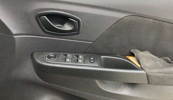 2018 Renault Captur RXE PETROL, Petrol, Manual, 43,316 km, Driver Side Door Panels Control