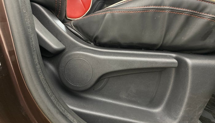 2018 Renault Captur RXE PETROL, Petrol, Manual, 43,316 km, Driver Side Adjustment Panel