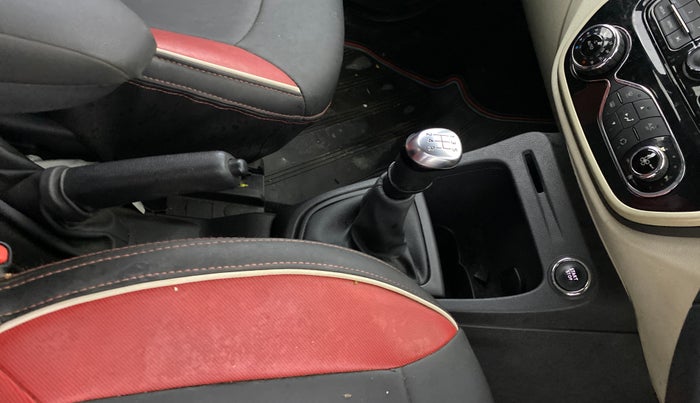 2018 Renault Captur RXE PETROL, Petrol, Manual, 43,316 km, Gear Lever