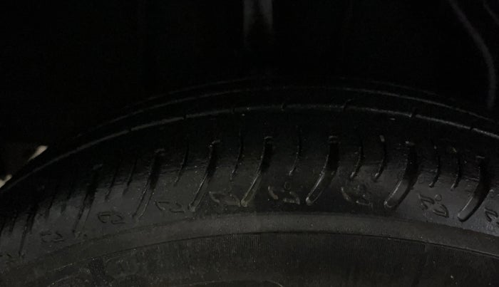 2021 Nissan MAGNITE XL, Petrol, Manual, 21,197 km, Right Rear Tyre Tread