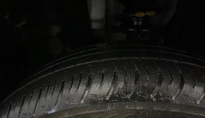 2021 Nissan MAGNITE XL, Petrol, Manual, 21,197 km, Left Front Tyre Tread