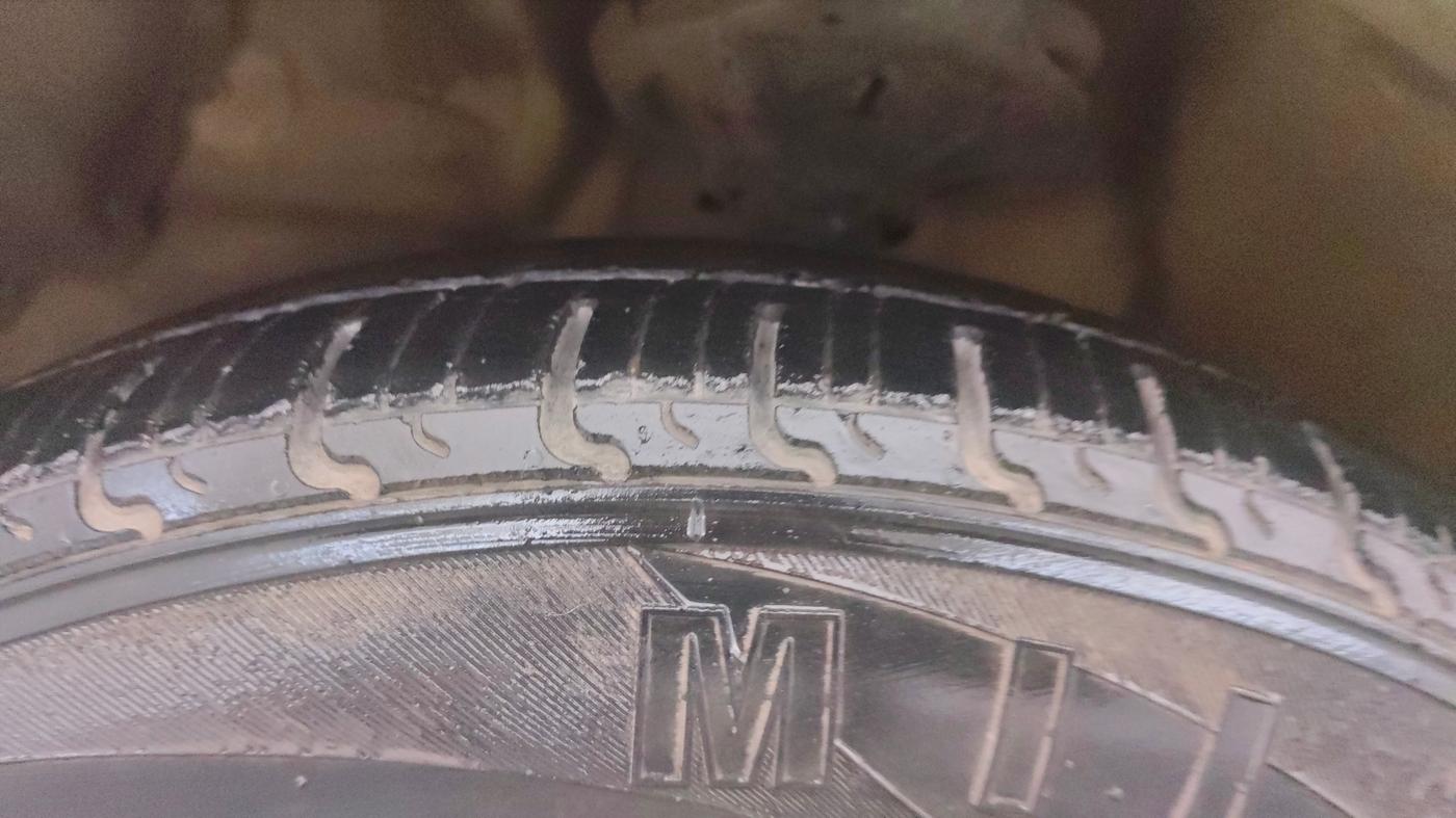 2016 Maruti Celerio VXI AMT, Petrol, Automatic, 63,514 km, Left Front Tyre Tread