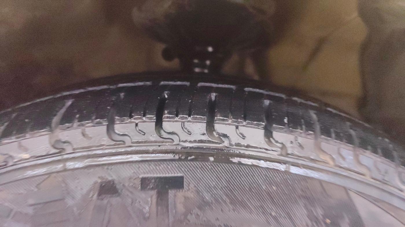 2016 Maruti Celerio VXI AMT, Petrol, Automatic, 63,514 km, Right Front Tyre Tread