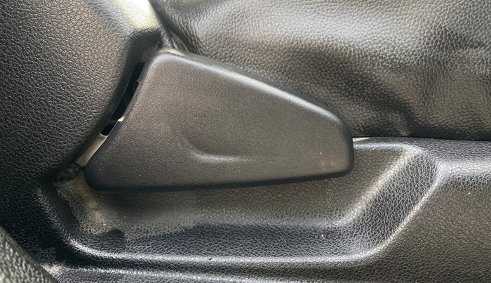 2019 Renault Kwid RXL, Petrol, Manual, 41,726 km, Driver Side Adjustment Panel