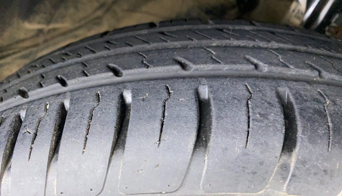 2020 Maruti Swift LXI D, Petrol, Manual, 11,067 km, Right Front Tyre Tread