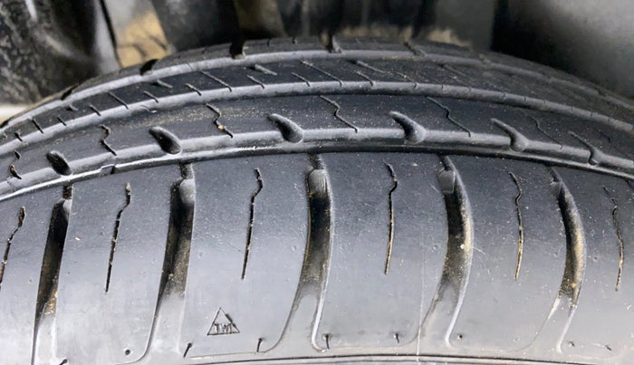 2020 Maruti Swift LXI D, Petrol, Manual, 11,067 km, Right Rear Tyre Tread