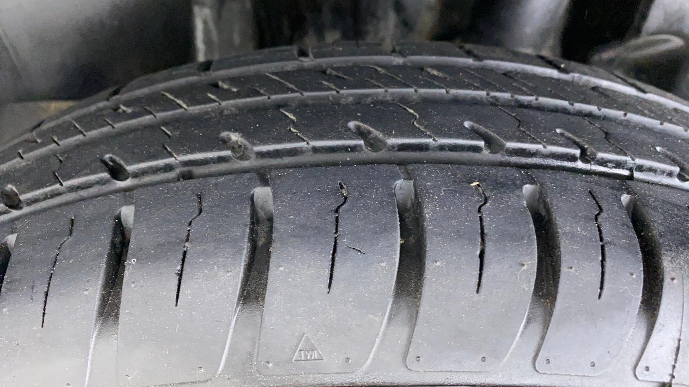 2020 Maruti Swift LXI D, Petrol, Manual, 11,067 km, Left Rear Tyre Tread