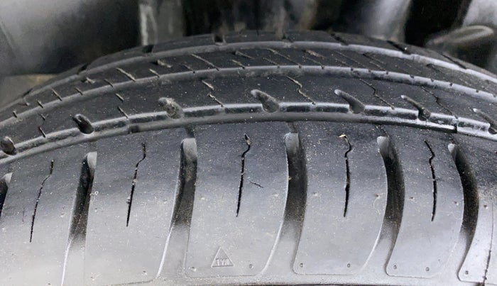 2020 Maruti Swift LXI D, Petrol, Manual, 11,067 km, Left Rear Tyre Tread