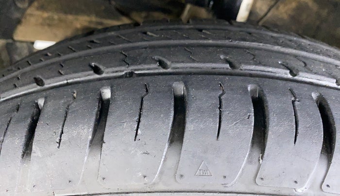 2020 Maruti Swift LXI D, Petrol, Manual, 11,067 km, Left Front Tyre Tread