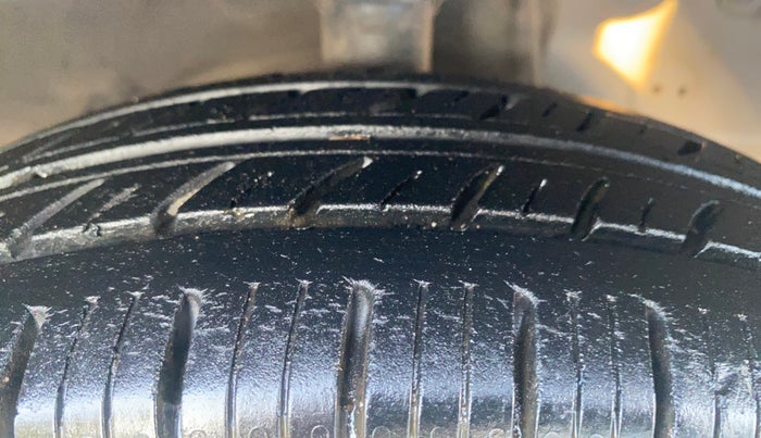 2014 Hyundai Eon ERA +, Petrol, Manual, 17,518 km, Right Front Tyre Tread