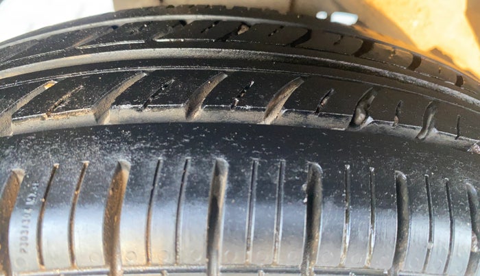 2014 Hyundai Eon ERA +, Petrol, Manual, 17,518 km, Right Rear Tyre Tread