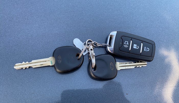 2014 Hyundai Eon ERA +, Petrol, Manual, 17,518 km, Key Close Up