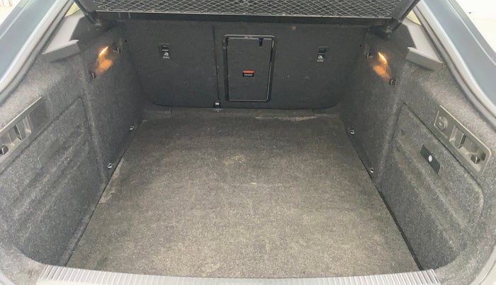 2016 Skoda Superb L&K 1.8 TSI AT, Petrol, Automatic, 52,309 km, Boot Inside