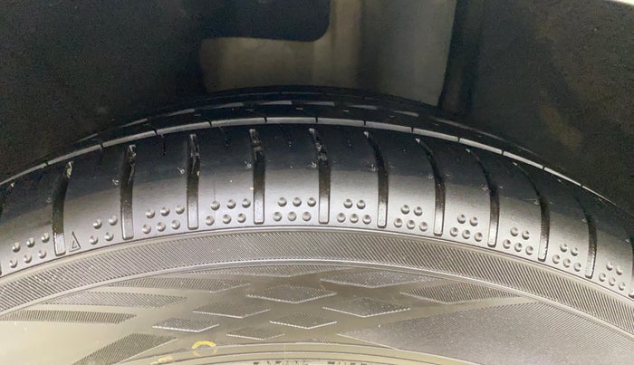 2016 Skoda Superb L&K 1.8 TSI AT, Petrol, Automatic, 52,309 km, Left Rear Tyre Tread