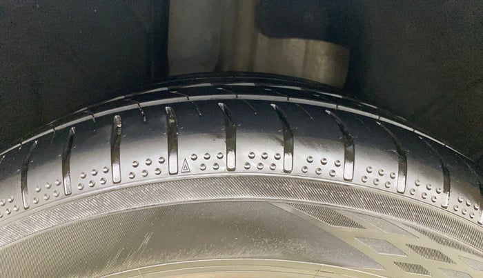 2016 Skoda Superb L&K 1.8 TSI AT, Petrol, Automatic, 52,309 km, Right Rear Tyre Tread