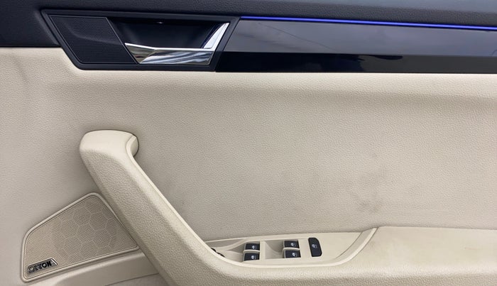 2016 Skoda Superb L&K 1.8 TSI AT, Petrol, Automatic, 52,309 km, Driver Side Door Panels Control