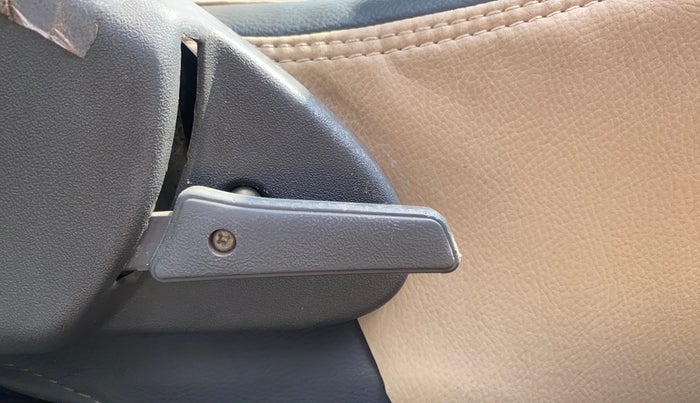 2015 Maruti Alto 800 LXI, Petrol, Manual, 63,210 km, Driver Side Adjustment Panel