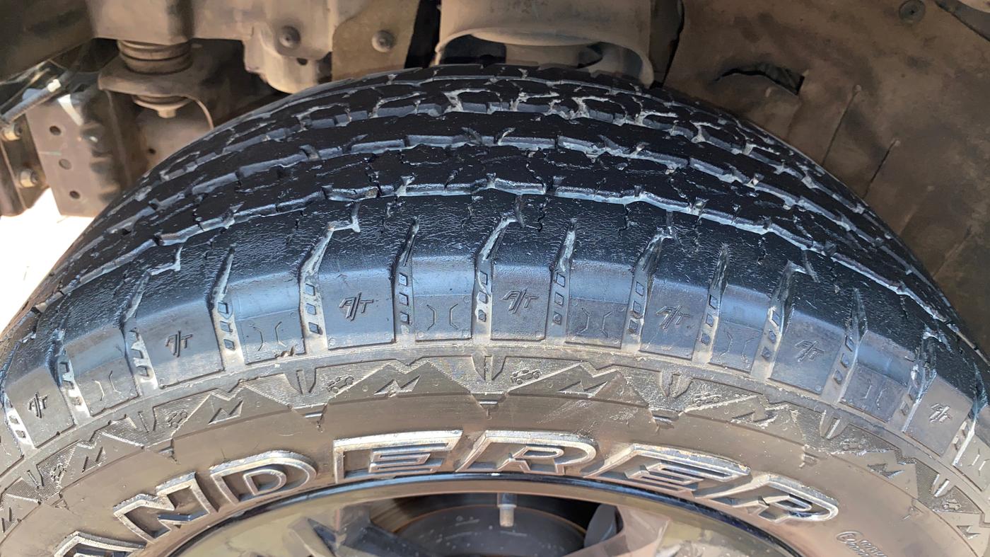 2023 Mahindra Thar LX PETROL HT 4WD AT, Petrol, Automatic, 65,165 km, Left Front Tyre Tread