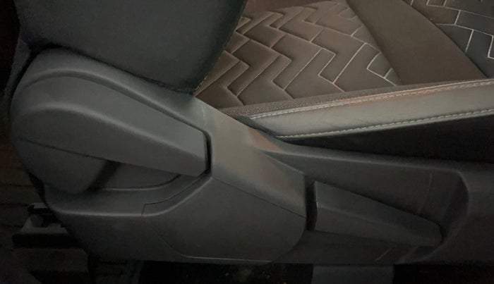 2022 Nissan MAGNITE XV PREMIUM TURBO, Petrol, Manual, 13,549 km, Driver Side Adjustment Panel