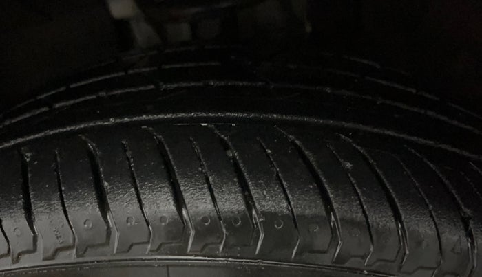 2022 Nissan MAGNITE XV PREMIUM TURBO, Petrol, Manual, 13,549 km, Left Front Tyre Tread