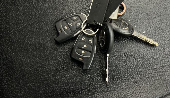 2019 Tata Tiago XE PETROL, CNG, Manual, 93,643 km, Key Close Up