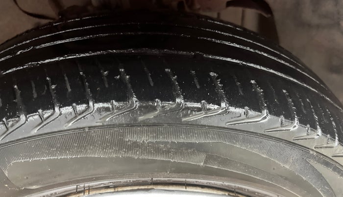 2019 Tata Tiago XE PETROL, CNG, Manual, 93,643 km, Right Front Tyre Tread