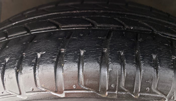2012 Hyundai i20 MAGNA (O) 1.2, Petrol, Manual, 42,785 km, Left Front Tyre Tread