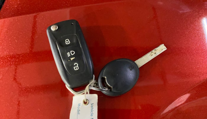 2018 Tata NEXON XM DIESEL, Diesel, Manual, 60,615 km, Key Close Up