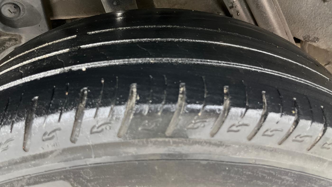 2014 Renault Duster 85 PS RXL DIESEL, Diesel, Manual, 1,08,010 km, Right Rear Tyre Tread