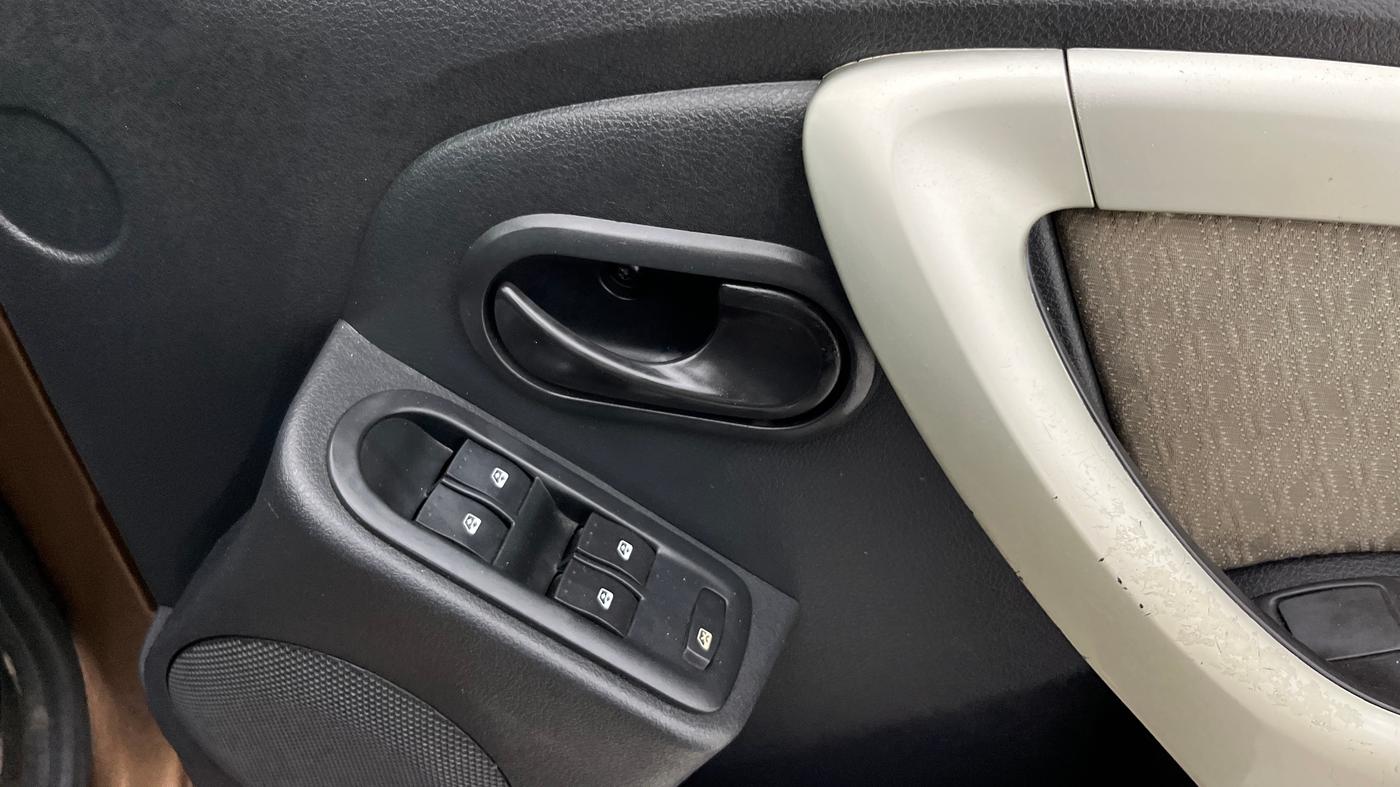 2014 Renault Duster 85 PS RXL DIESEL, Diesel, Manual, 1,08,010 km, Driver Side Door Panels Control